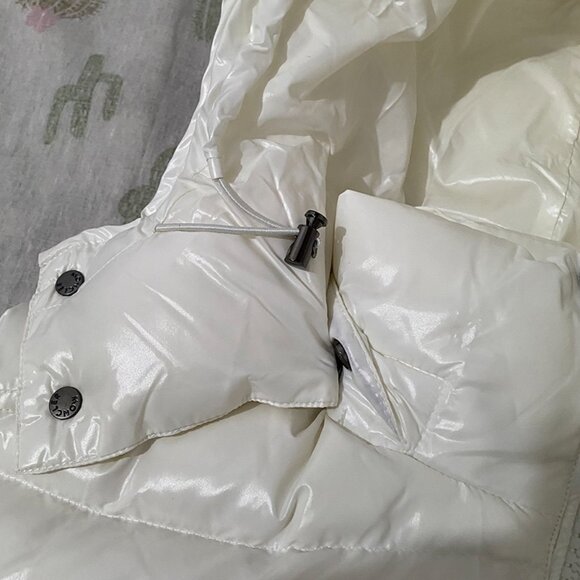 Moncler White Unisex Down Jacket With Hood - Picture 3 of 10